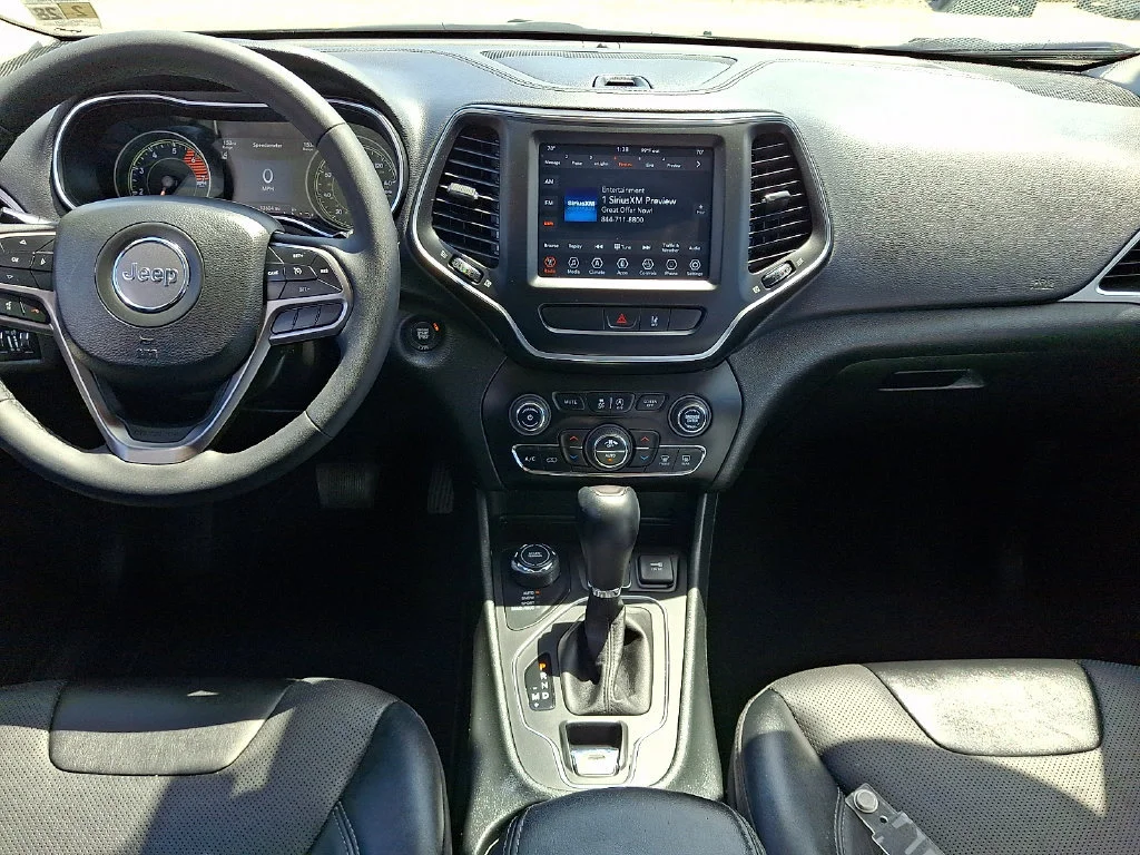 Used 2022 Granite Crystal Metallic Clearcoat Jeep Latitude Lux image 16
