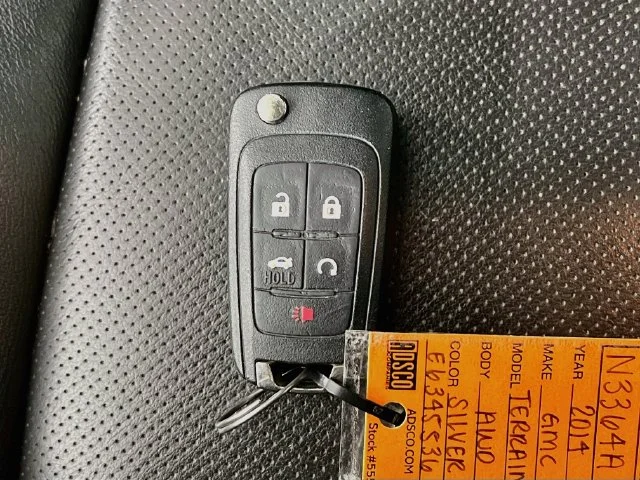 Used 2014 Silver GMC Denali image 17