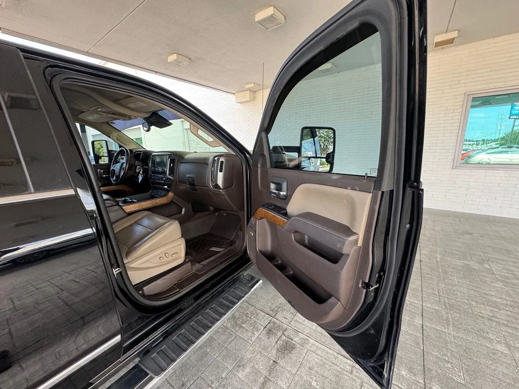Used 2018 Black Chevrolet LTZ image 15