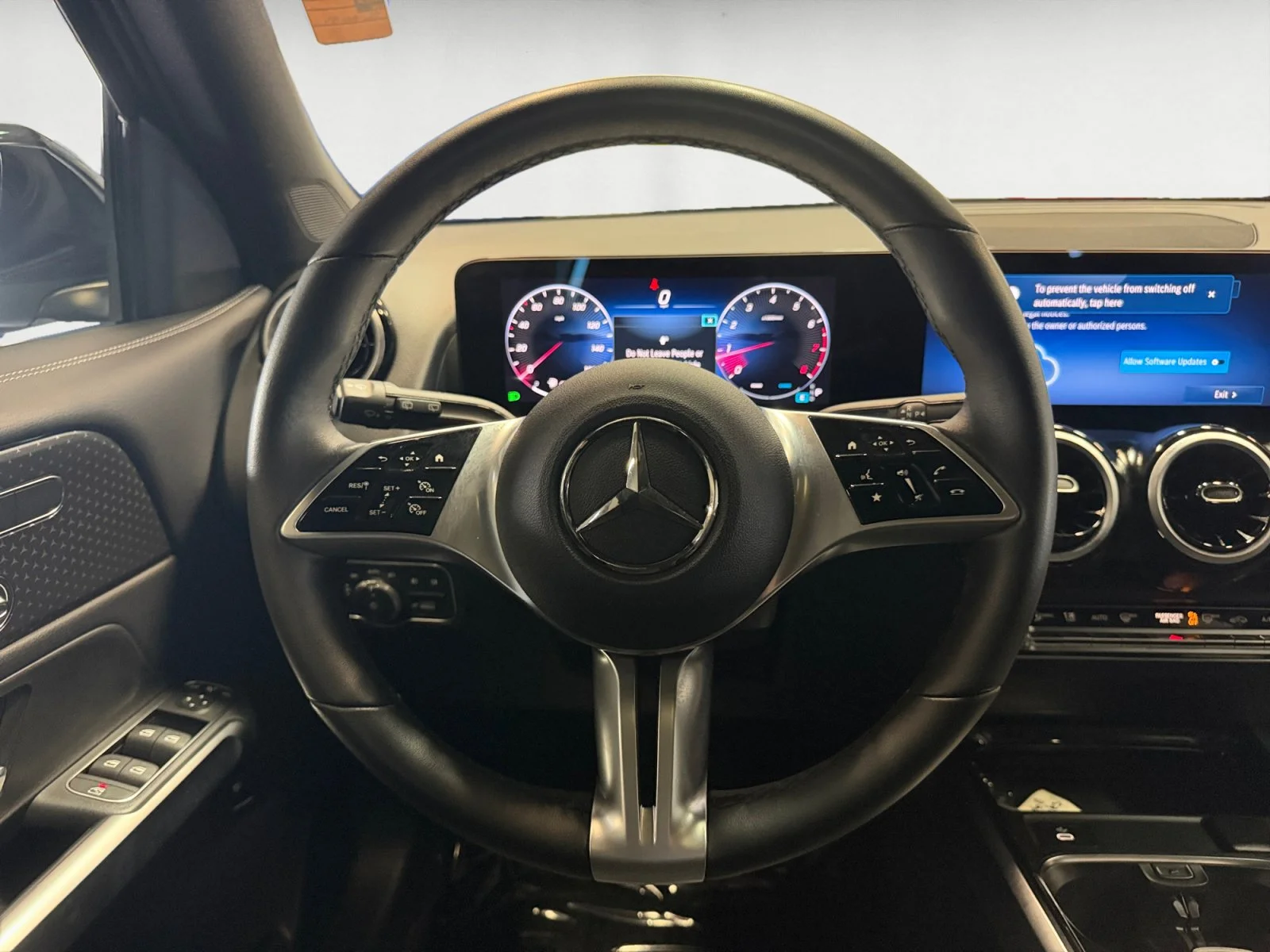 Used 2026 Black Mercedes-Benz GLB 250 image 11