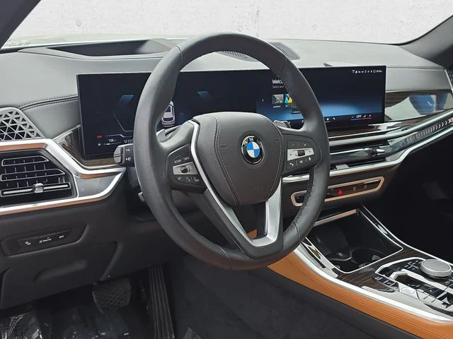 Used 2025 White Metallic BMW xDrive40i image 17