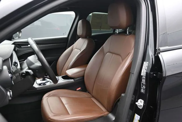 Used 2023 Black Alfa Romeo Ti image 9