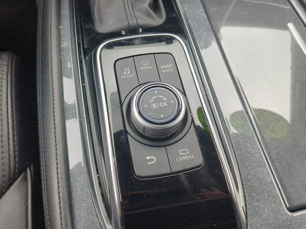 Used 2022 Silver Nissan SV image 28