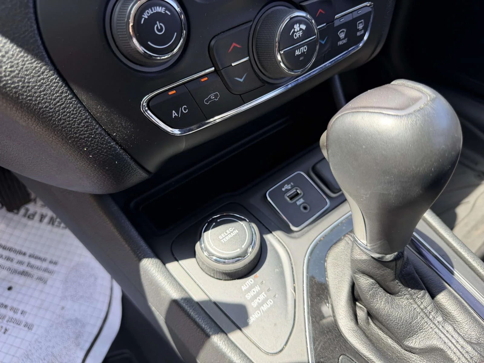 Used 2022 Black Jeep Limited image 23
