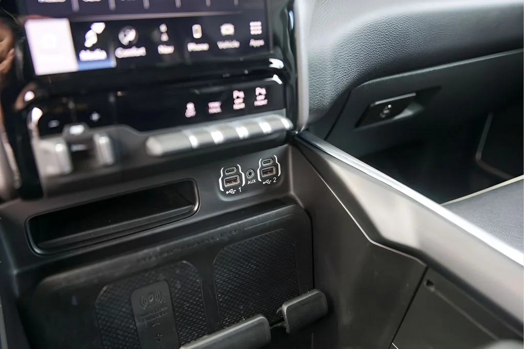 Used 2022 Black Ram Laramie image 23