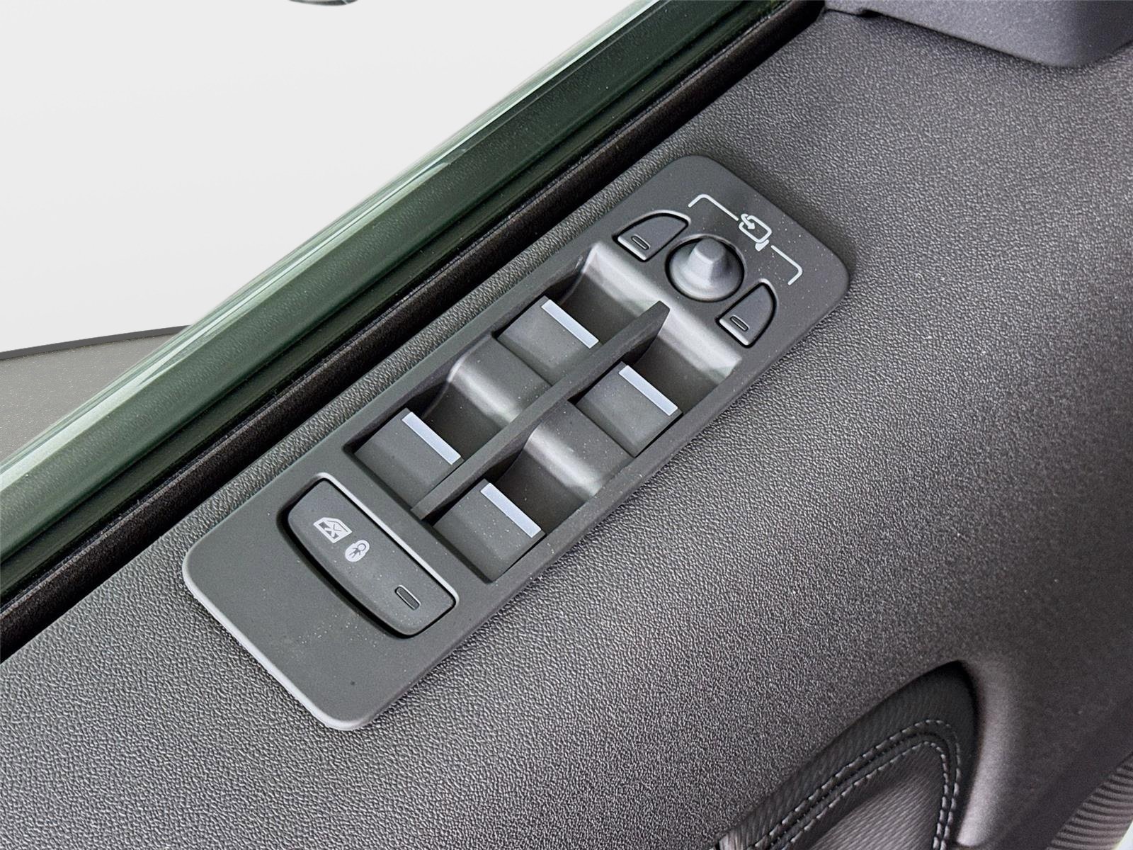 Used 2026 Gray Land Rover Landmark image 20