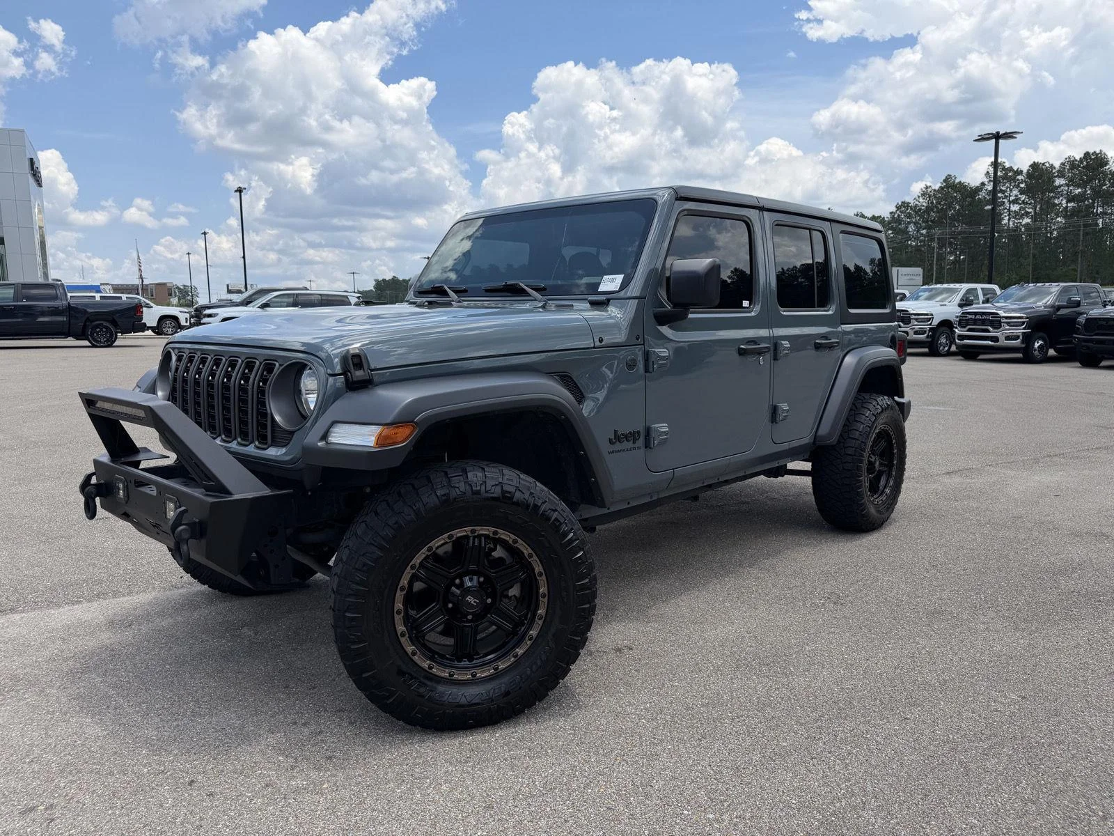 2025 Jeep Wrangler Sport's photo
