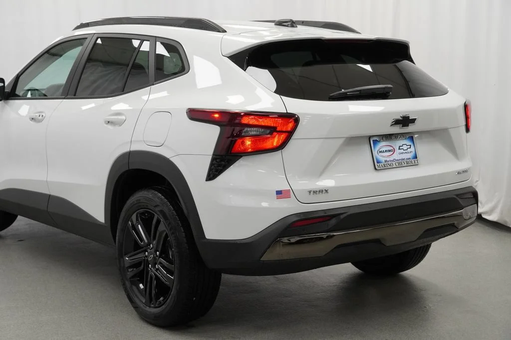 New 2026 Summit White Chevrolet ACTIV image 36