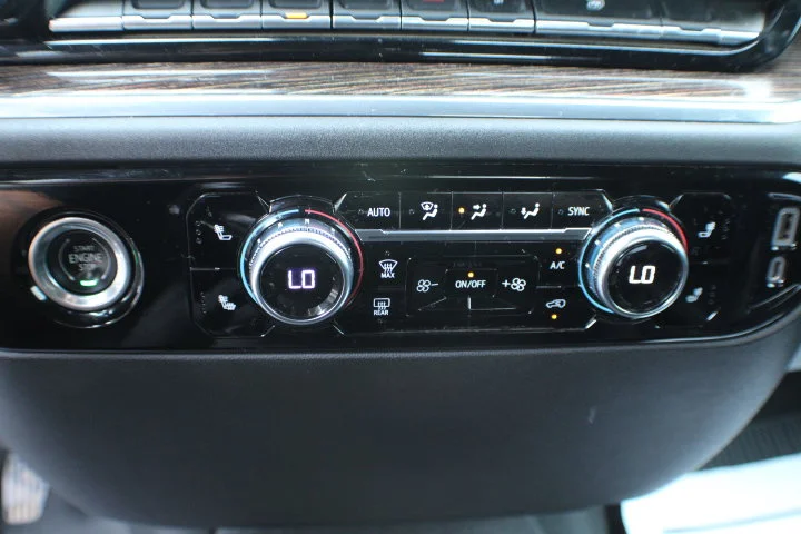 Certified Used 2023 SUMMIT WHITE GMC SLE image 13