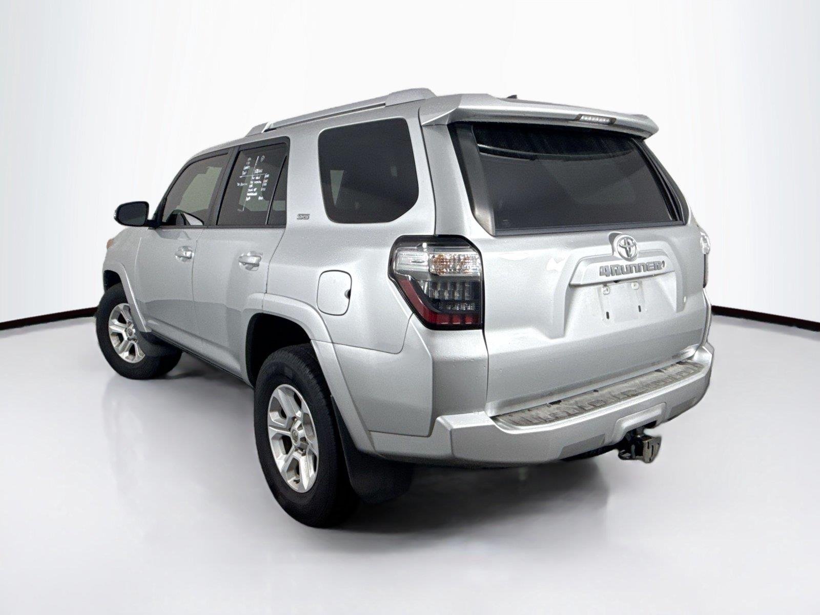 Used 2016 Classic Silver Metallic Toyota SR5 Premium image 8