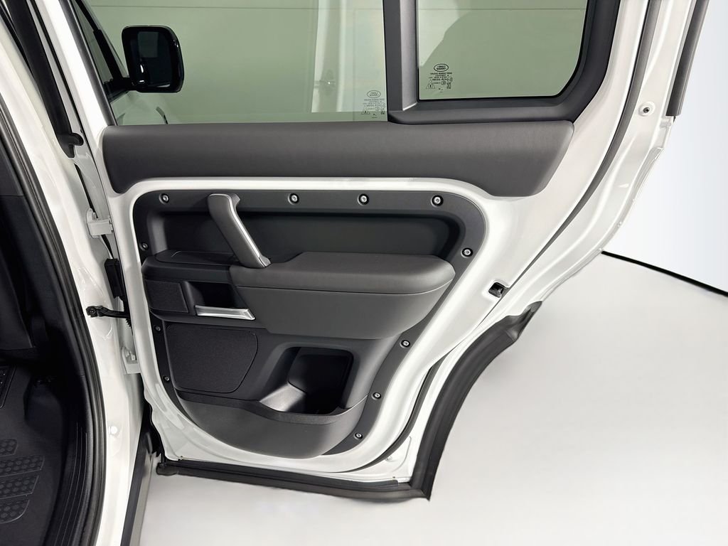 New 2026 Fuji White Land Rover S image 29