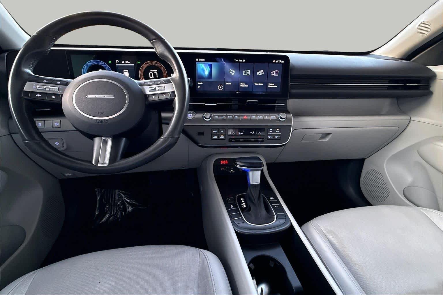 Used 2025 Atlas White Hyundai SEL image 16