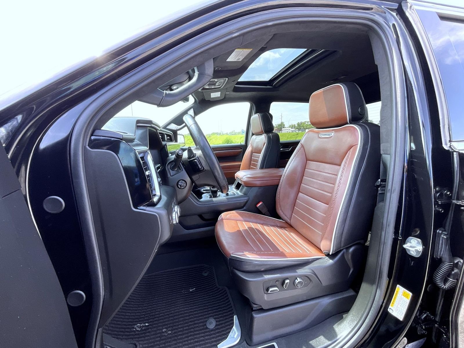 Used 2024 Black GMC Denali Ultimate image 10