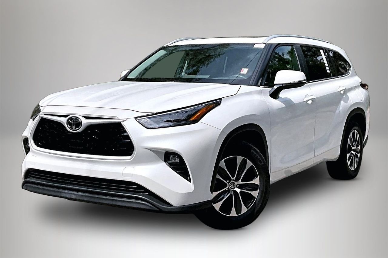 Certified Used 2025 Beige Toyota XLE image 1