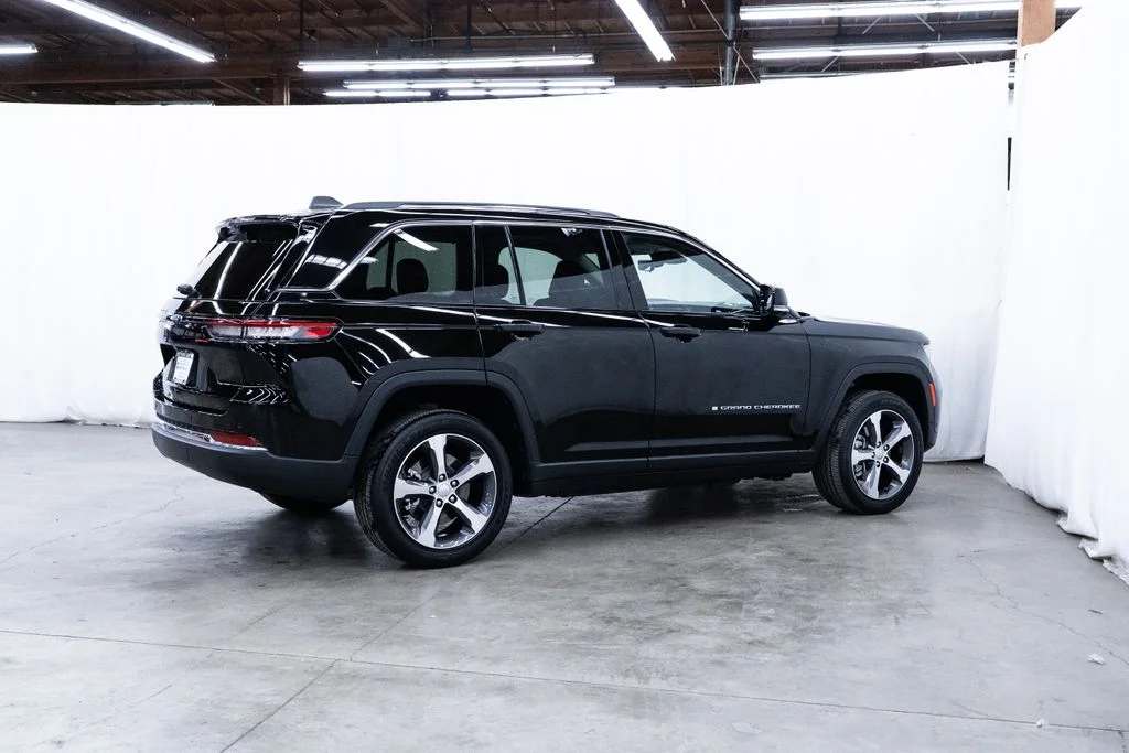 Used 2023 Black Jeep 4xe image 6