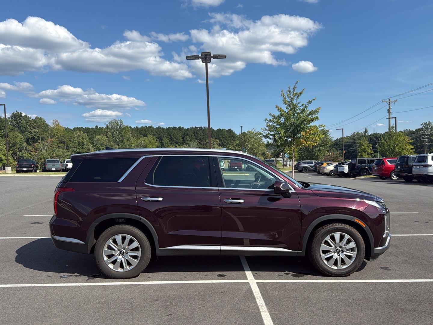 Used 2024 Sierra Burgundy Hyundai SEL 7P image 4