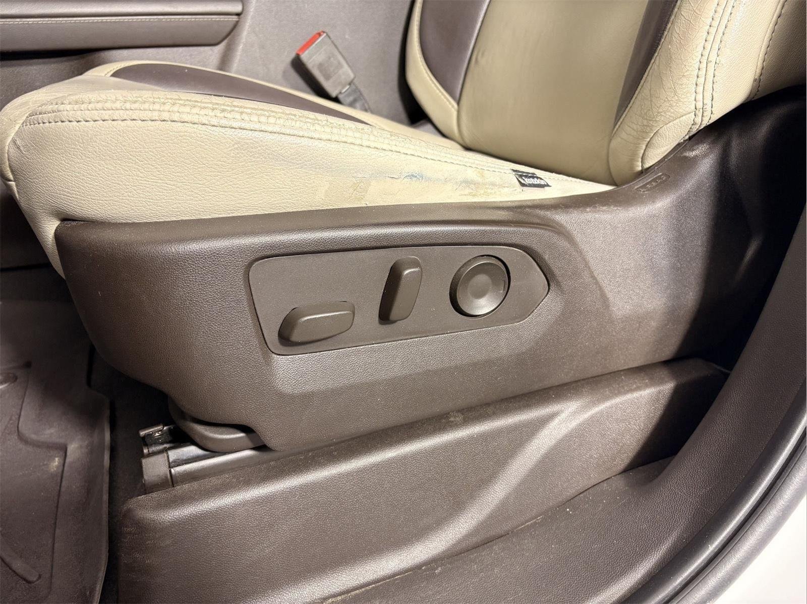 Used 2022 Summit White GMC SLE image 13