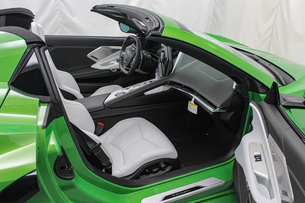 New 2027 Roswell Green Metallic Chevrolet 2LT image 20