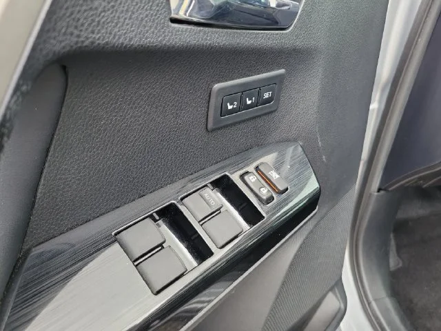 2017 Toyota RAV4 Limited - Photo 24