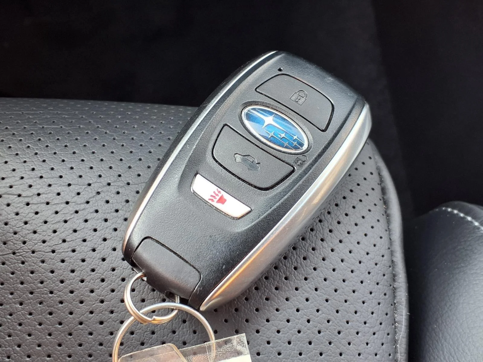 Used 2025 Crystal White Pearl Subaru Limited image 15