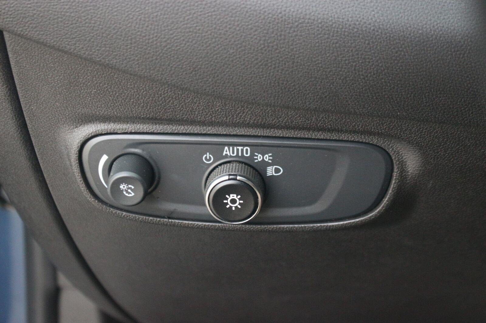 Used 2024 Lakeshore Blue Metallic Chevrolet LT image 28
