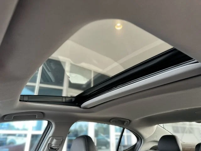 Used 2020 Red Acura 2.4L image 22