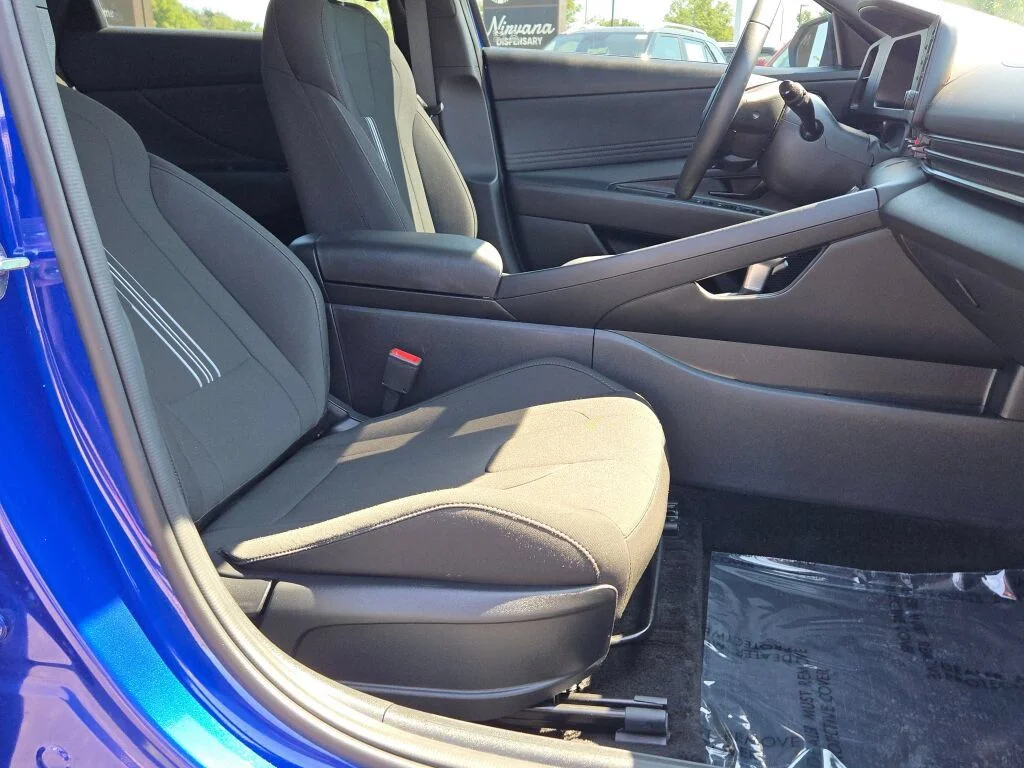 Used 2025 Blue Hyundai SEL Sport image 4