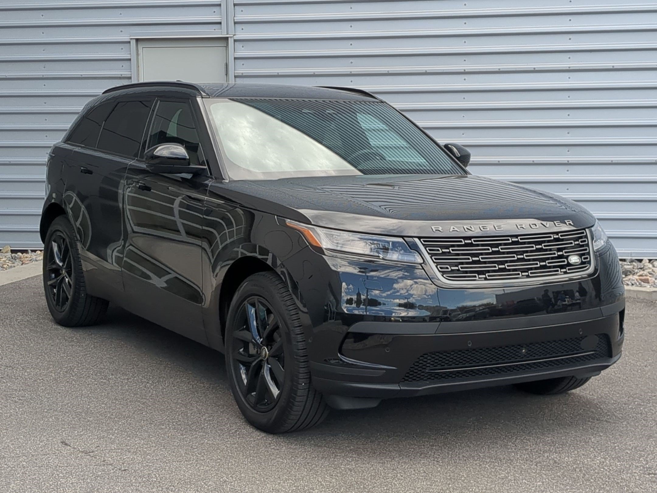 Used 2026 Santorini Black Metallic Land Rover S image 3