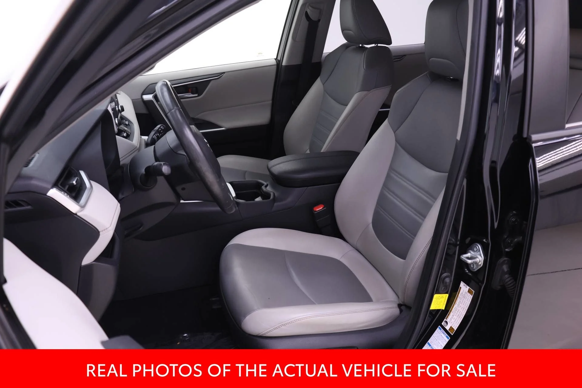 Certified Used 2019 Black Toyota XLE Premium image 4