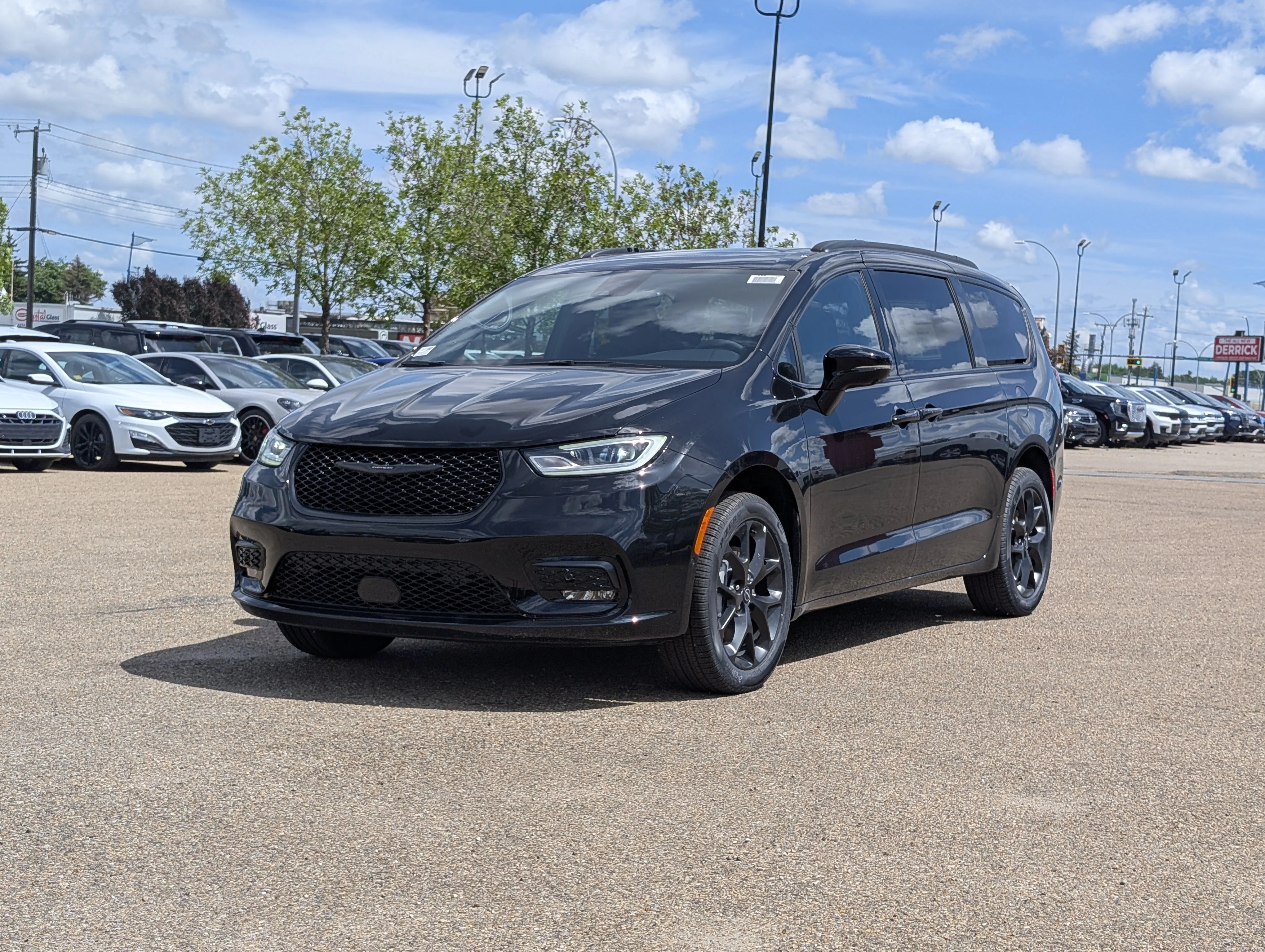 New 2026 Diamond Black Crystal Pearl Chrysler Select image 2