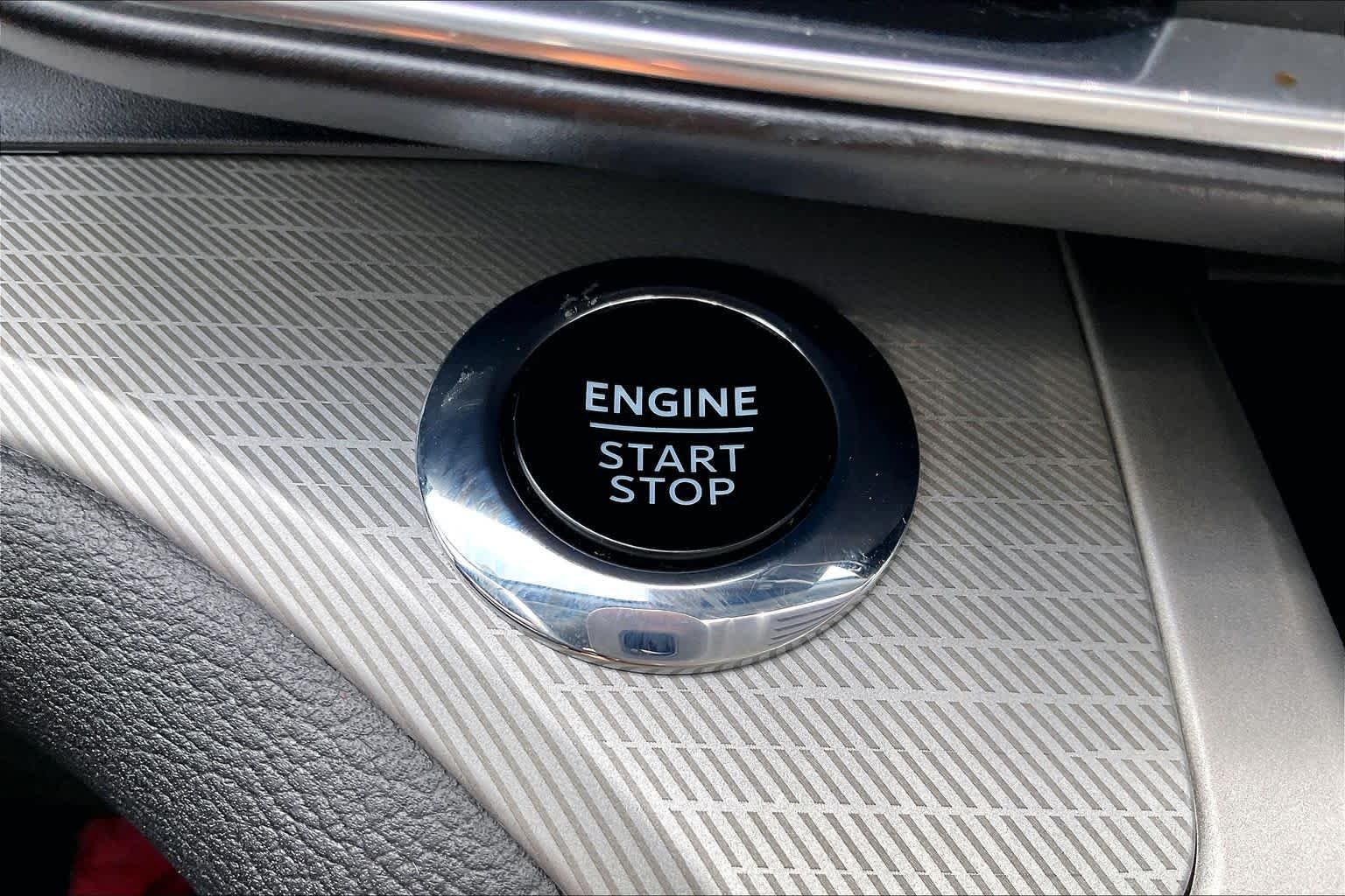 Used 2023 Agate Black Metallic Ford XLT image 31