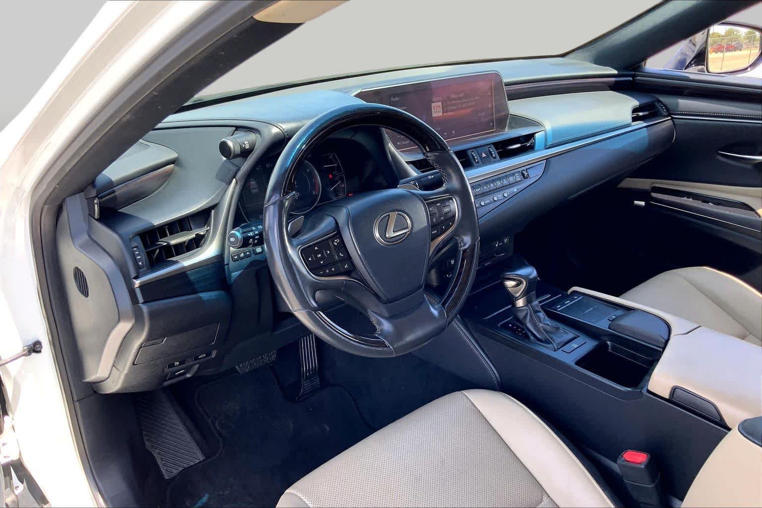 Used 2020 Eminent White Pearl Lexus  image 17