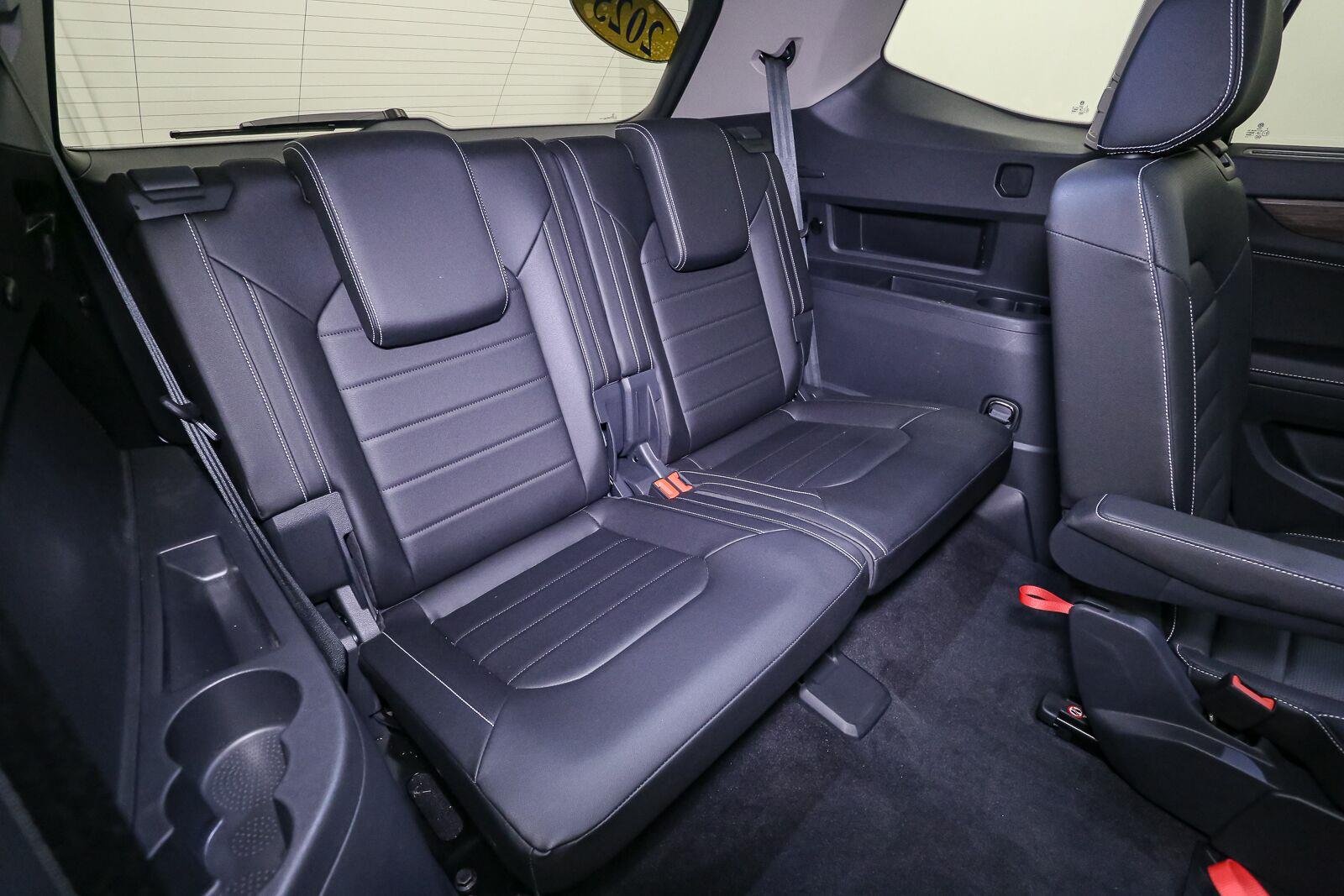 Used 2025 WH Volkswagen 2.0T SEL image 26