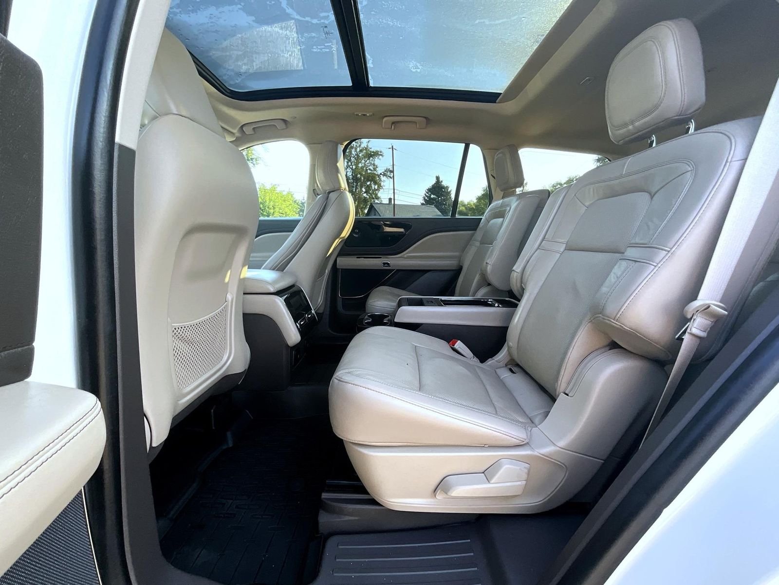 Used 2023 White Lincoln Reserve image 24