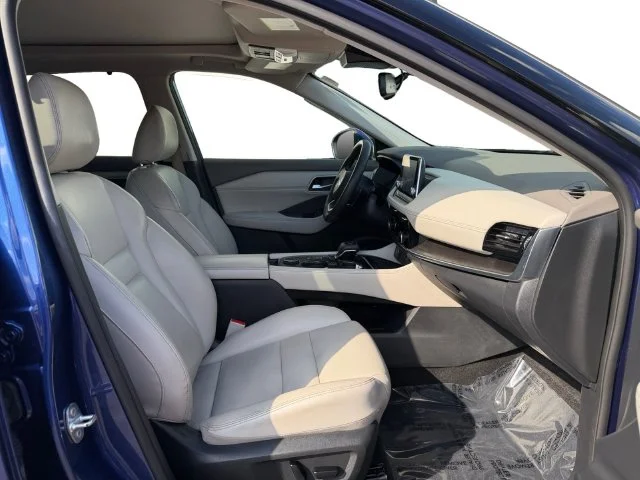 Used 2021 Blue Nissan SL image 30