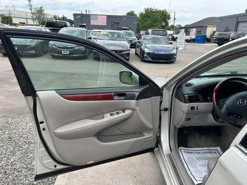 Used 2003 Gold Lexus ES 300 Sedan 4D image 33