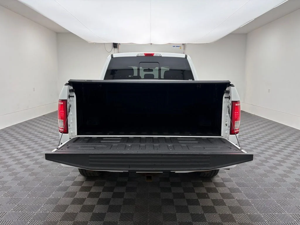 Used 2016 Oxford White Ford XLT image 10