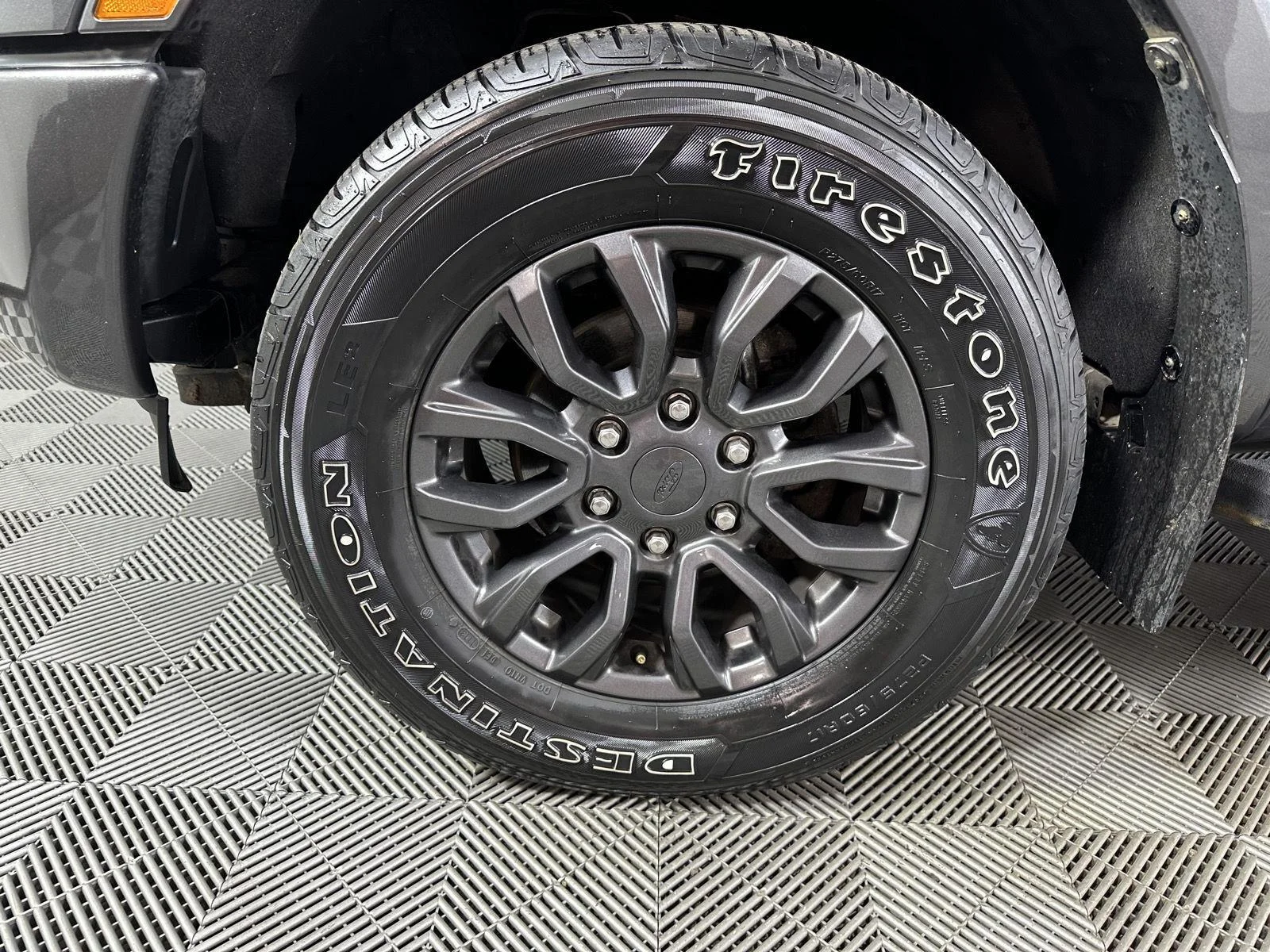 Used 2019 Magnetic Ford LARIAT image 18