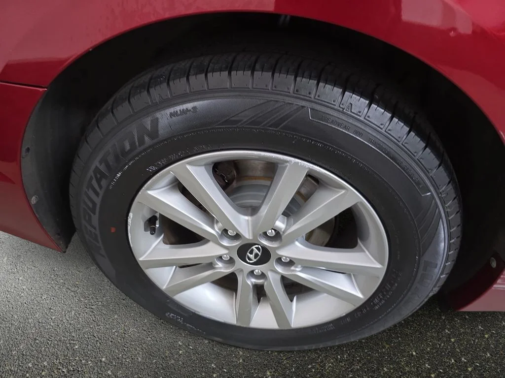 Used 2015 Venetian Red Metallic Hyundai SE image 30