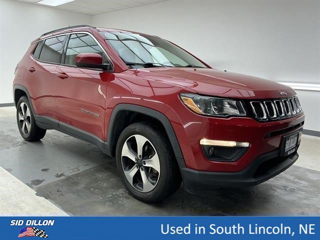 Used 2018 Redline Pearlcoat Jeep Latitude image 3