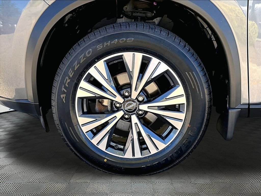 Used 2023 Gray Nissan SV image 7