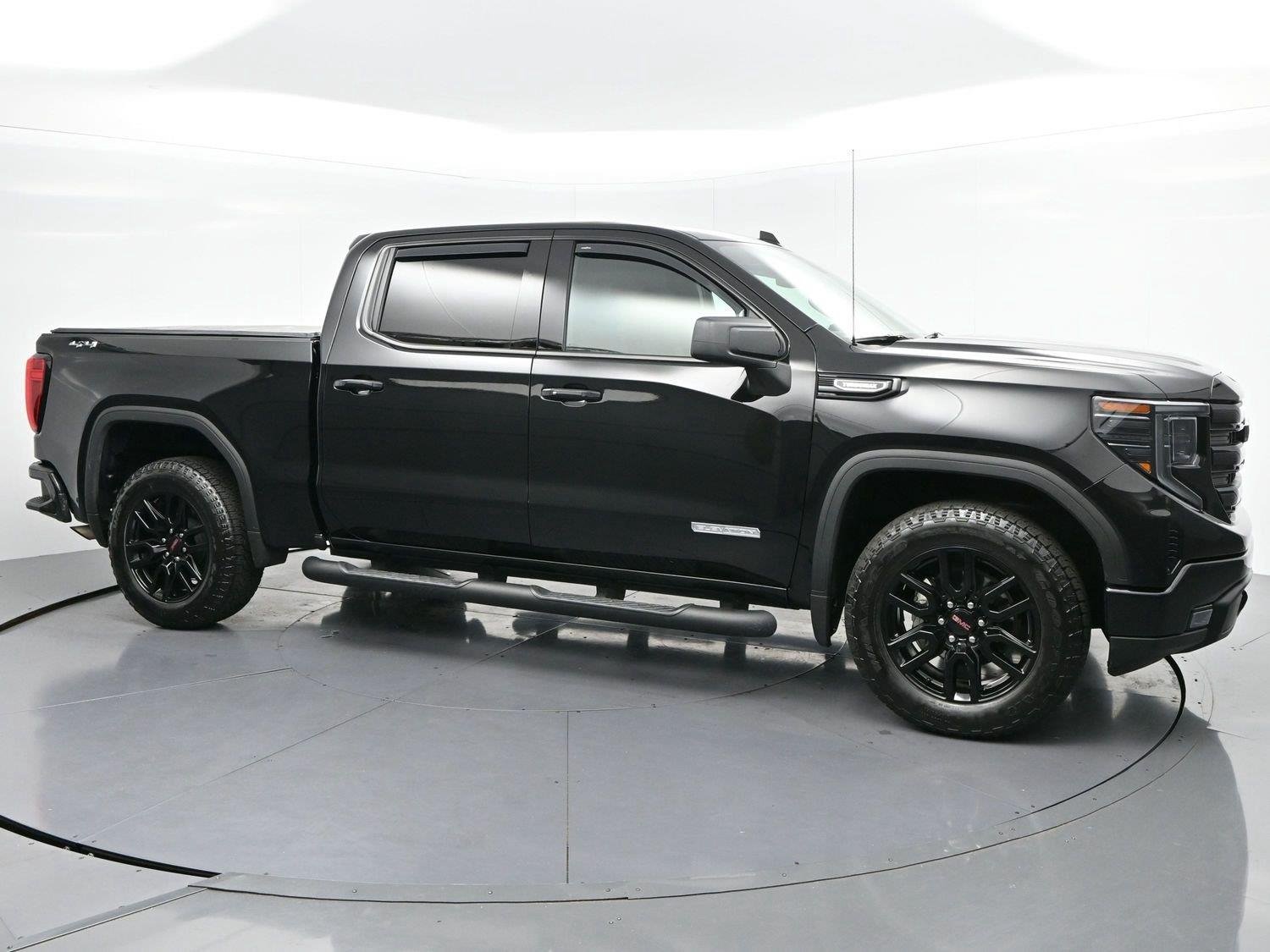 Used 2025 Onyx Black GMC Elevation image 5