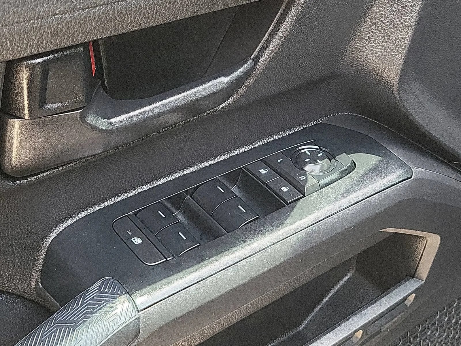 2024 Toyota Tacoma SR - Photo 24