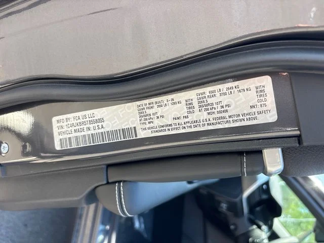 New 2026 Baltic Gray Metallic Clearcoat Jeep Limited image 36