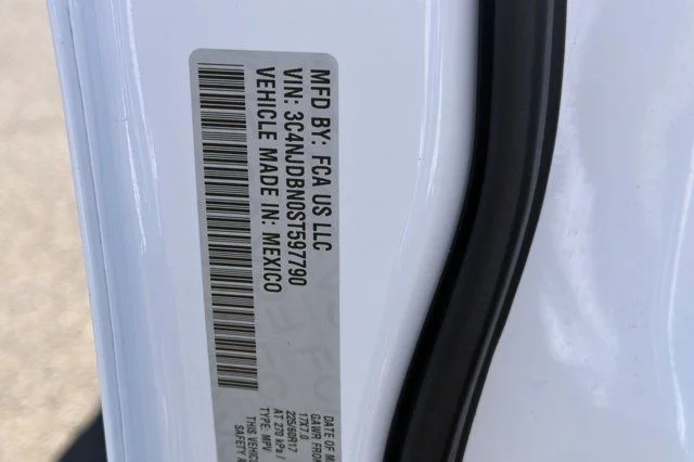 Used 2025 White Jeep Latitude image 29