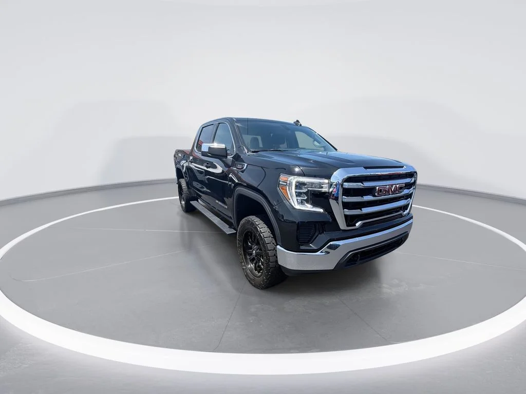 Used 2021 Black GMC SLE image 2