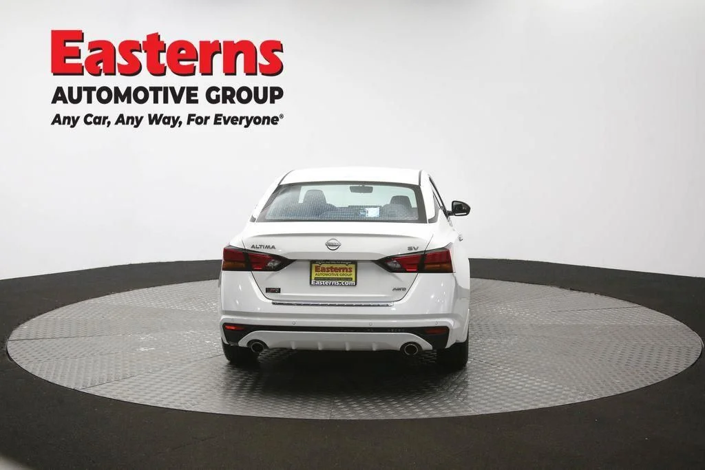 Used 2023 White Nissan 2.5 SV image 40
