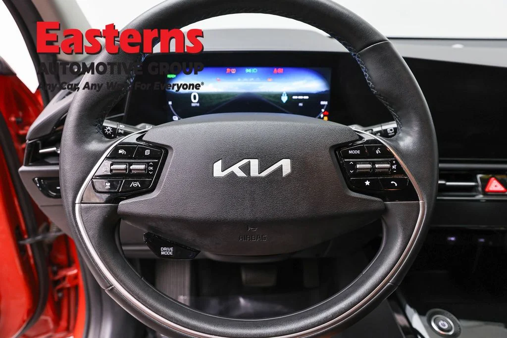 Used 2023 Red Kia Wind image 10