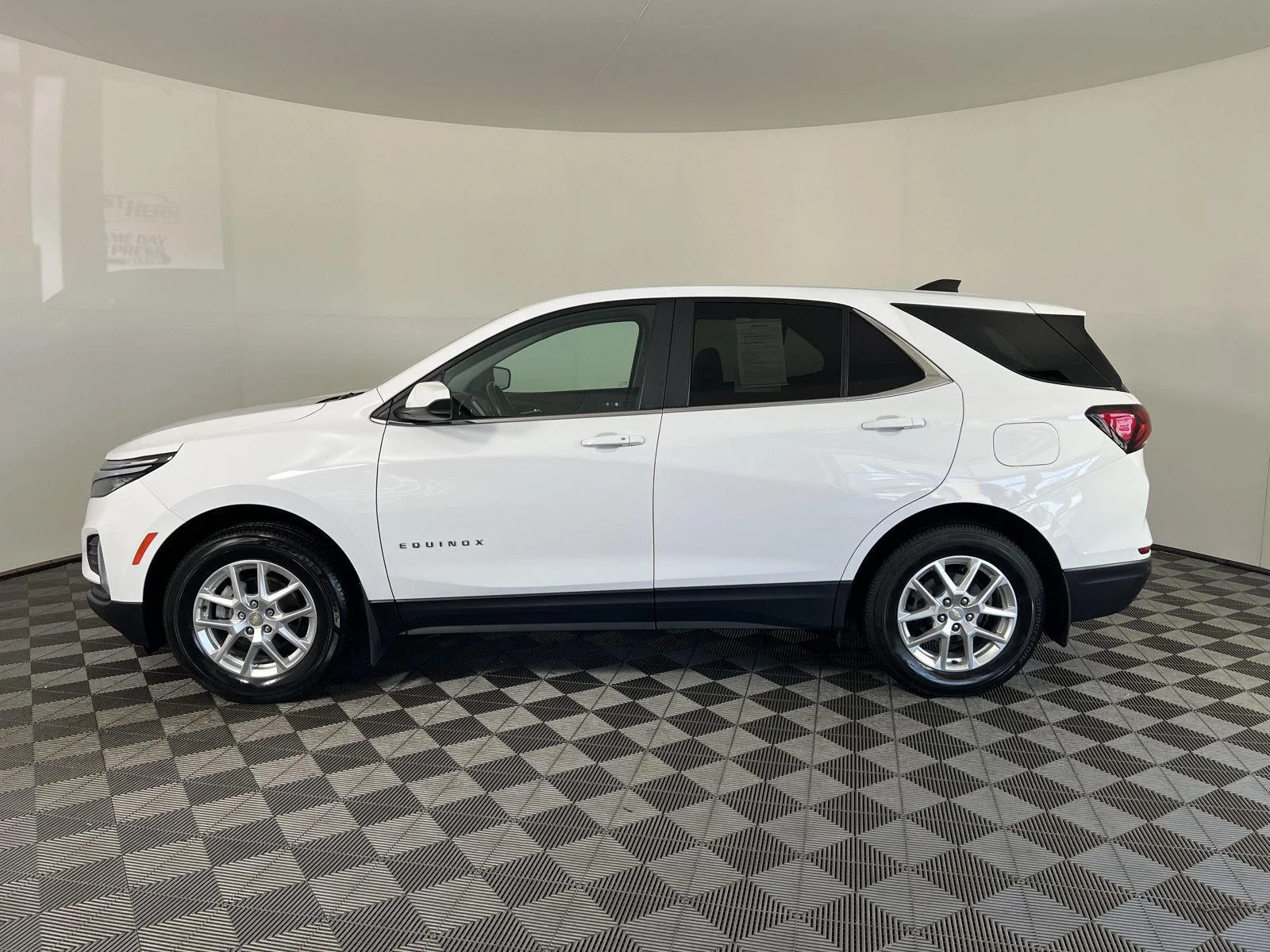 Used 2022 Summit White Chevrolet LT image 27