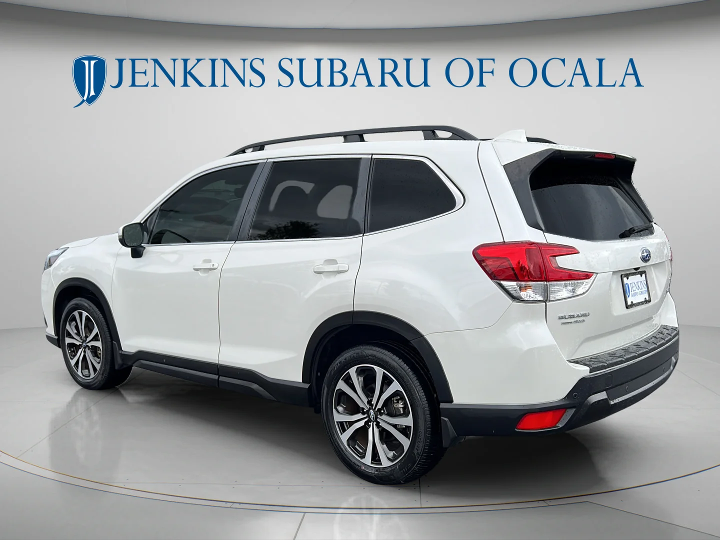 Used 2022 Crystal White Pearl Subaru Limited image 5